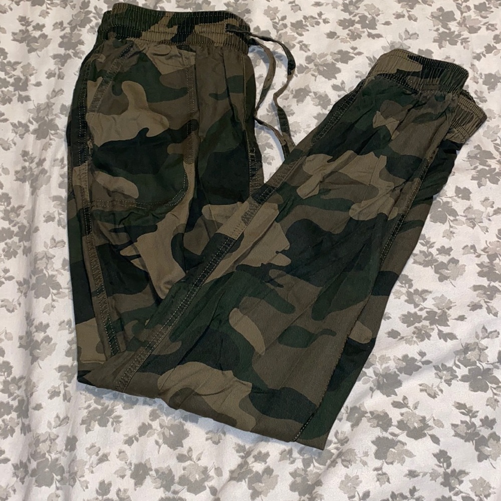*NEW* Hollister ultra high rise camo jogger pants